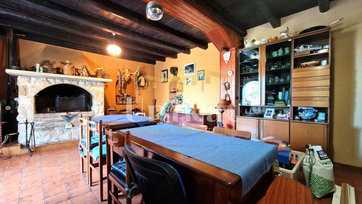 Casa indipendente con appartamento, cantina e garage con vista mare, Buje